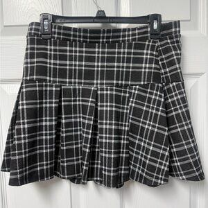 Chic Black and White Plaid Mini Skirt